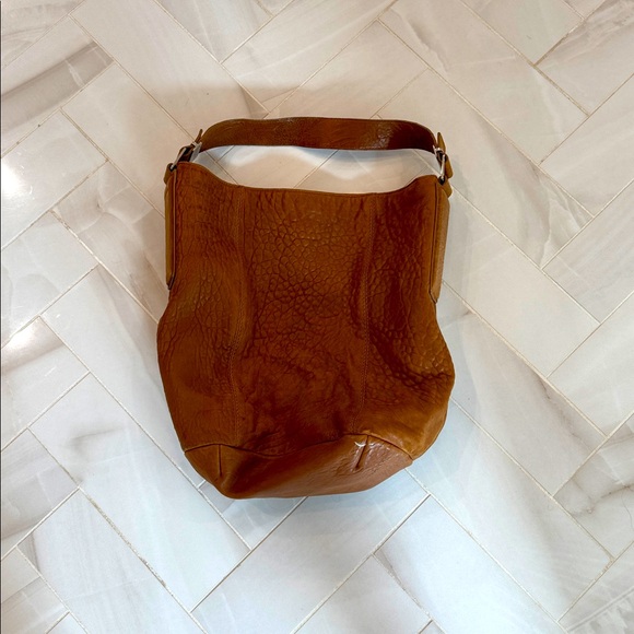 Elegant Saddle Leather Shoulder Bagq